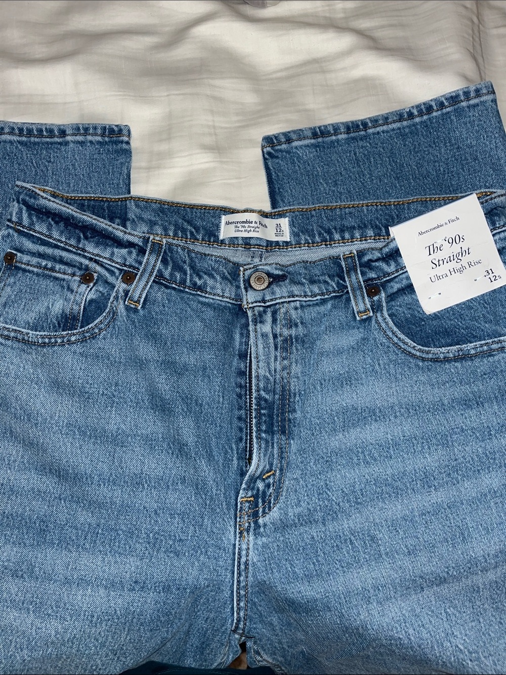 Abercrombie & Fitch 90’s Straight Jeans — Ultra High Rise Denim